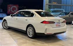 بی ئێم دەبڵیو سیریەس 5